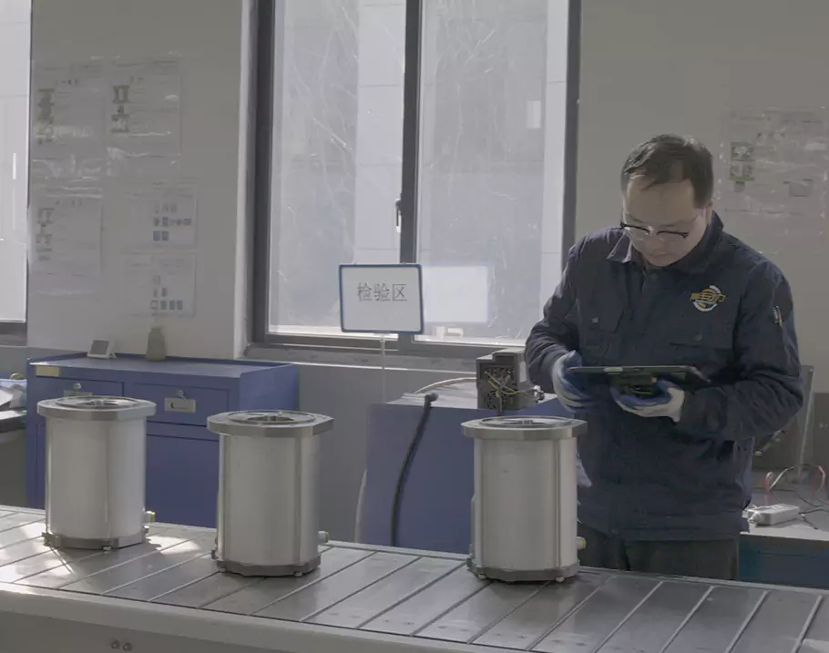 A fő hajtóerő, amely a nagy hatékonyság és az energiatakarékosság korszakát vezeti